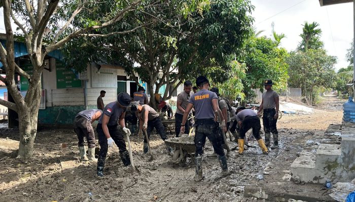 Pembersihan Fasilitas Pendidikan Pascabanjir Terus Berlanjut di Baktiya dan Tanah Jambo Aye