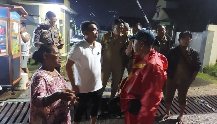 Wabup Jigus Tinjau Banjir di Mundu, Tanggul Jebol dan Sungai Meluap Jadi Penyebab