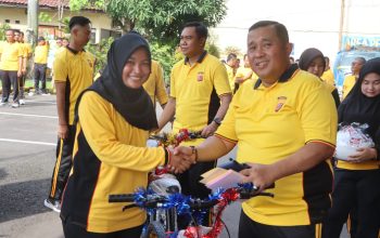 kapolresta cirebon pimpin olahraga bersama, perkuat kebugaran dan soliditas personel 8 Img 20260109 Wa0003