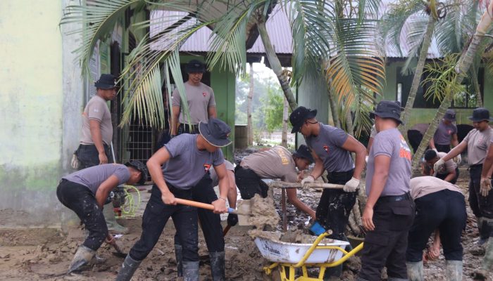 Personel BKO Brimob Mulai Pembersihan MTsS Seunuddon