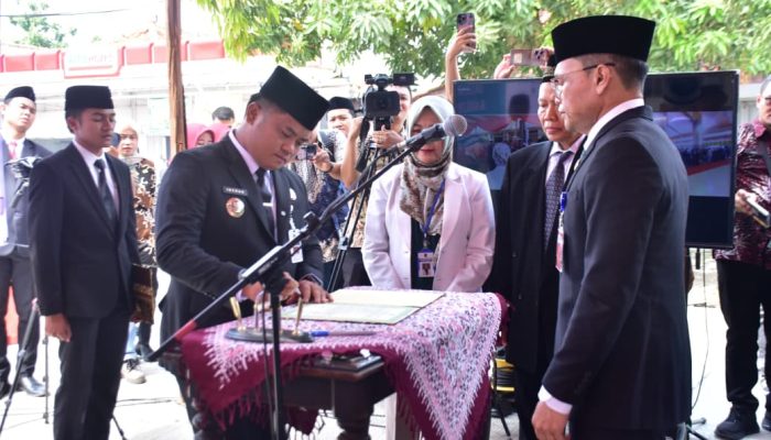 Birokrasi Tanpa Jarak, Pemkab Tegal Lantik Pejabat di Ruas Jalan Pagerbarang–Jatibarang