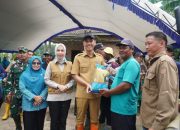 Bupati Oki Salurkan 142 Ribu Kg Benih Padi Untuk Pulihkan Sawah Terdampak Banjir