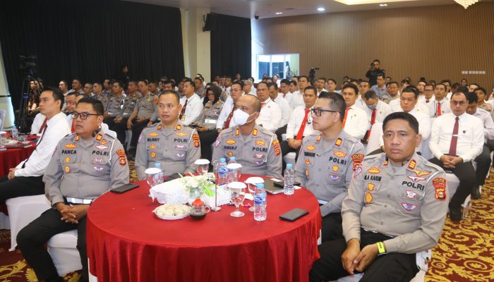 1. Polda Sumsel Gelar Sosialisasi Kuhp Dan Kuhap Baru Bersama Wakil Menteri Hukum Ri 2. Perkuat Penegakan Hukum, Polda Sumsel Hadirkan Wamenkum Ri Sosialisasikan Uu Nomor 1 Tahun 2023 3. Kapolda Sumsel Sambut Wamenkum Ri Dalam Sosialisasi Kuhp Dan Coaching Clinic Forensik 4. Pionir Implementasi Hukum Baru, Polda Sumsel Gelar Sosialisasi Bersama Prof. Edward Hiariej 5. Upaya Polda Sumsel Tingkatkan Profesionalisme Penyidik Melalui Sosialisasi Kuhp Dan Kuhap 2026