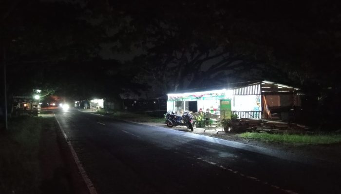 Malam Minggu di JLS Sirnoboyo Pacitan Sepi Usai Diguyur Hujan, Pedagang Keluhkan Penurunan Omzet