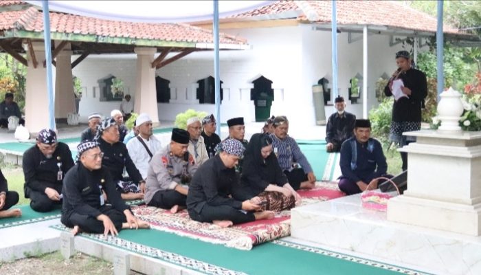 Peringati Hari Jadi, Bupati Brebes Ziarah ke Makam Leluhur dan Tokoh Pendahulu