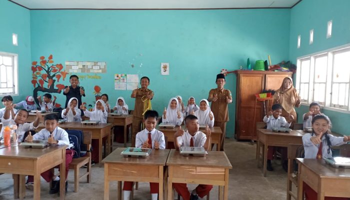 Pembagian Mbg (Makan Bergizi Gratis) Di Kecamatan Bengkalis Timur Kabupaten Bengkalis