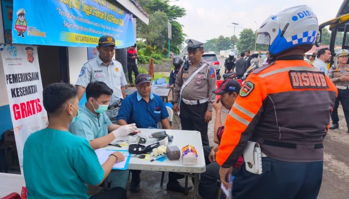Pastikan Angkutan Umum Aman, Satlantas Polres Purwakarta Gelar Ramp Check dan Tes Alkohol di Cikopo