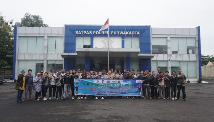 Polantas Menyapa, Satlantas Polres Purwakarta Edukasi Satu Riding Karyawan PT. FIF Group