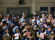 Walikota dan Wakil Walikota Langsa Salurkan 13.186 Paket Peralatan Sekolah Pasca banjir