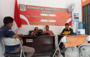 Cakades Pagar Puding Lamo Edy Enjoe Silaturahmi ke Kantor KAWAT, Mohon Doa Restu Maju Pilkades 2026-2034 5 IMG 20260220 WA0056