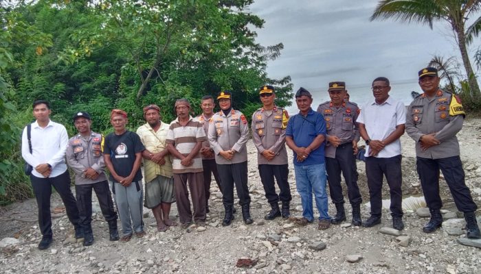 Kapolres Buru Beserta Rombongan Kunjungi Lokasi Tambang Emas Walan Mata Desa Waenibe Kabupaten Buru