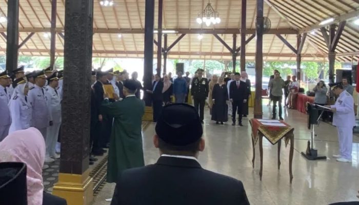 Bupati Lantik Ratusan ASN Pemkab Cirebon, Tekankan Profesionalisme dan Inovasi Kinerja Pejabat