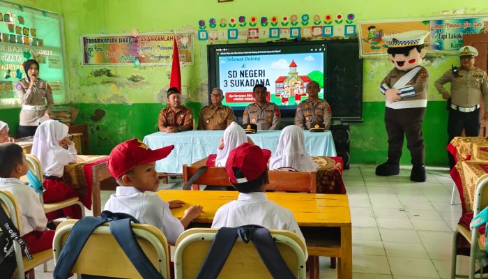 Momen Haru Kapolres Kuningan di SDN 3 Sukadana : Sekolah Kecil, Semangat Besar