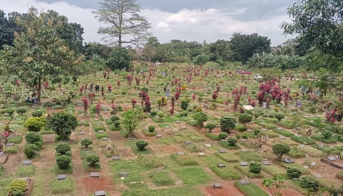 Jelang Ramadan 1447 H, TPU Jatisari Bekasi Mulai Dipadati Peziarah