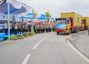 kapolri jenderal listyo sigit prabowo bersama ketua komisi iv dpr ri siti hediati hariyadi melepas bantuan kemanusiaan polri s 1771069042419 169