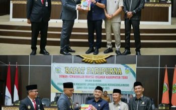 bupati tebo sampaikan nota pengantar lkpj tahun anggaran 2025 dalam rapurna dprd 9 1774963122070