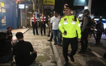 patroli kryd jelang sahur, kapolres turun langsung sapa warga sisir titik rawan purwakarta 4 IMG 20260302 WA0041