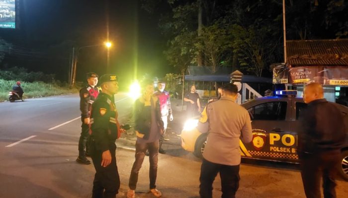 Patroli Gabungan Jelang Sahur di Bungur Sari, Polres Purwakarta Cegah Tawuran dan Gangguan Kantibmas