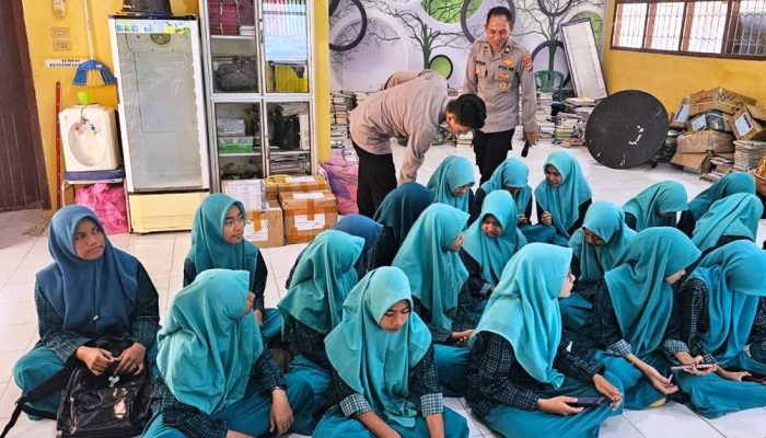 Dorong Literasi Digital, Satbinmas Polres Aceh Timur Sosialisasi E-Learning di SMPN 1 Peureulak*