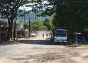 Proyek Urugan di Depan Makam Kucur Sidoharjo Pacitan Picu Keluhan Pengguna Jalan