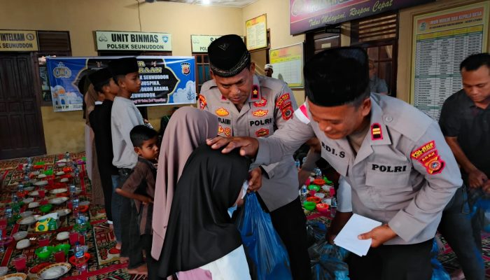 Polsek Seunuddon Berbagi Ratusan Takjil, Lanjutkan Buka Puasa Bersama Anak Yatim