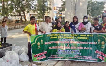 *wasit juri dan sekretaris umum ipsi kota palembang (sum-sel) berbagi 500 takjil di simpang lampu merah polda sumsel* 7 IMG 20260313 WA00841