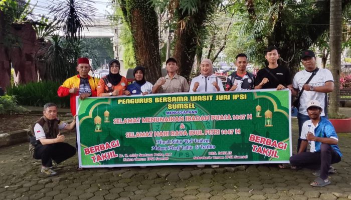 Kembali IPSI Sumsel dan Wasit Juri Bagikan Takjil di Simpang Lampu Merah Radial Palembang*