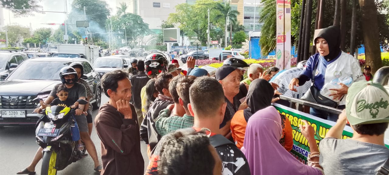 kembali ipsi sumsel dan wasit juri bagikan takjil di simpang lampu merah radial palembang* 8 IMG 20260315 WA0002