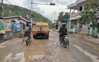 jelang lebaran kondisi jalan purworejo pacitan masih berlubang, pengendara diminta hati-hati 7 IMG 20260315 WA0116