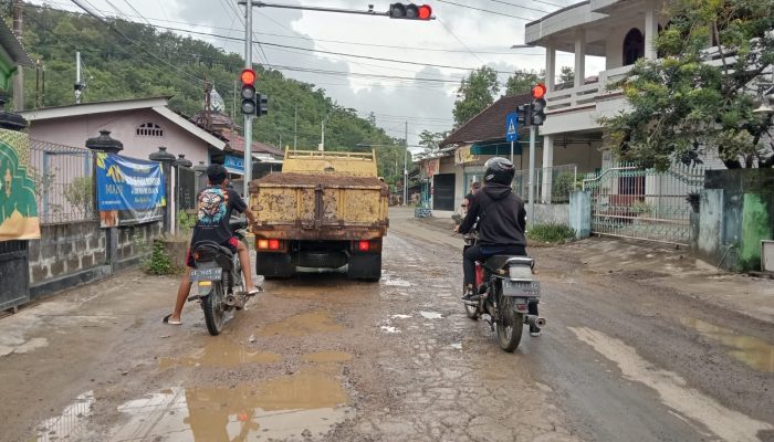 Jelang Lebaran Kondisi Jalan Purworejo Pacitan Masih Berlubang, Pengendara Diminta Hati-Hati