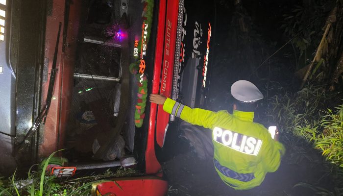 Bus Masuk Jurang di Lahat, Laporan Warga ke 110 Picu Evakuasi Cepat Polisi