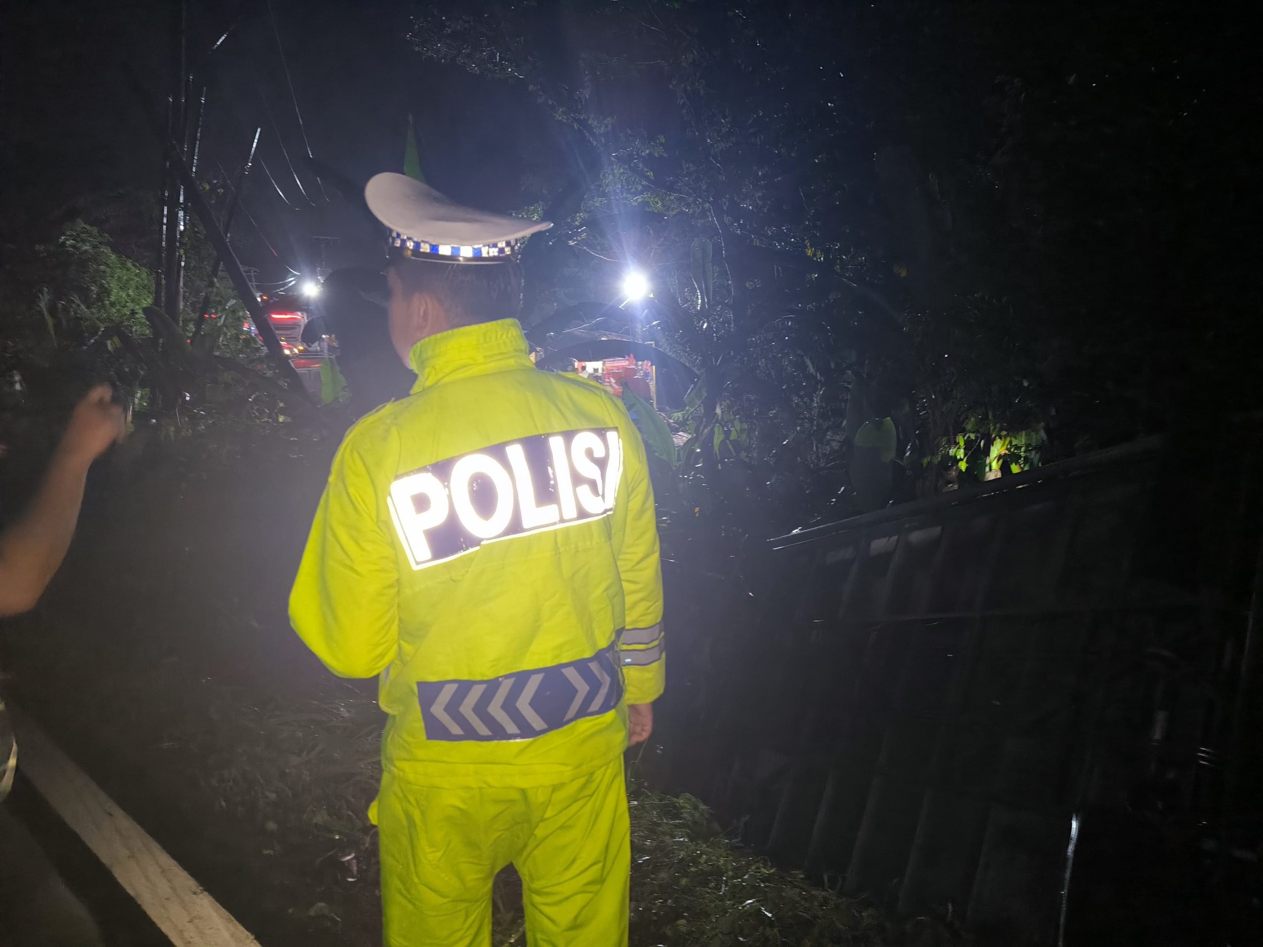 bus masuk jurang di lahat, laporan warga ke 110 picu evakuasi cepat polisi 8 IMG 20260316 WA0022 scaled