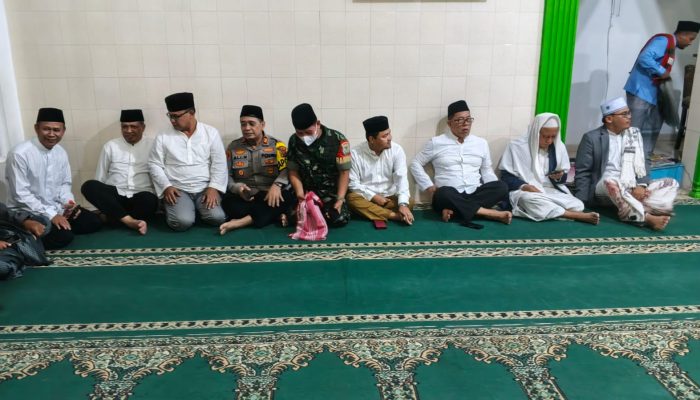 Gelar Taraweh Keliling, Kapolsek Plered Ajak Warga Jaga Kantibmas Jelang Lebaran Idul Fitri