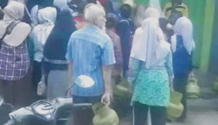 Rakyat Dipaksa Percaya? Gas LPG 3 Kg yang Katanya Aman, Tapi Warga Pacitan Keliling Bawa Tabung Kosong!