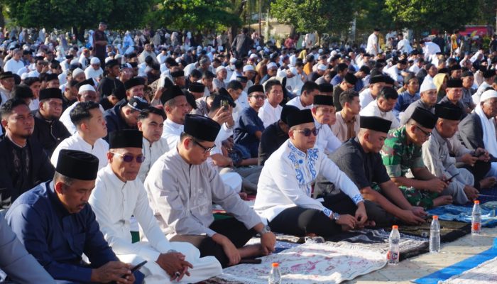 Walikota dan Wakil Walikota Langsa Shalat Idul Fitri Bersama Ribuan Warga