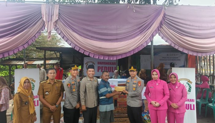 AKBP Bagus Suryo Wibowo Salurkan Bantuan Logistik dan Santunan bagi Korban Kebakaran