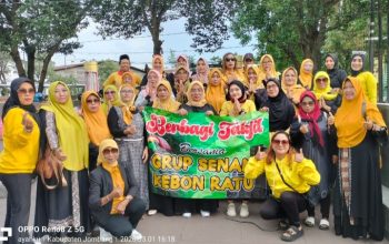 semarak ramadhon group senam kebonratu membagikan takjil di depan tirta wisata keplaksari jombang. 4 IMG 20260301 204522