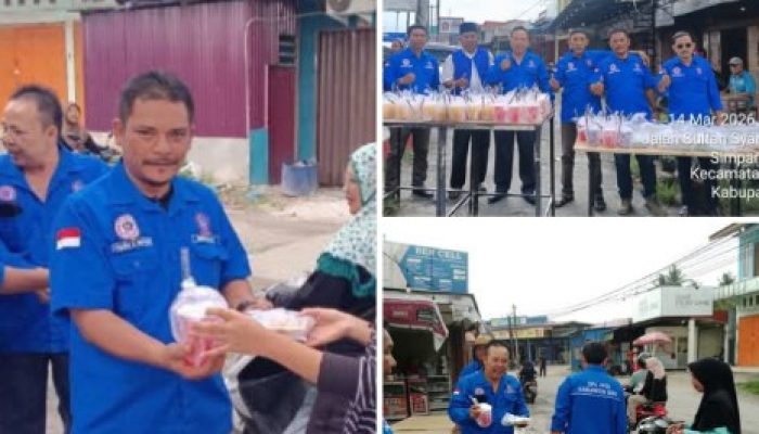 Wujud Rasa Syukur, Organisasi PPDI Kabupaten Siak Berbagi 1000 Takjil di Bulan Ramadhan