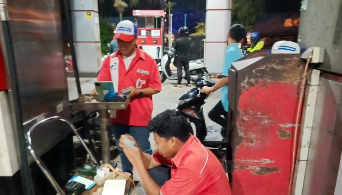 Polsek Bungursari Pastikan Stok BBM Aman, Ciptakan Situasi Kondusif di SPBU Ciwangi