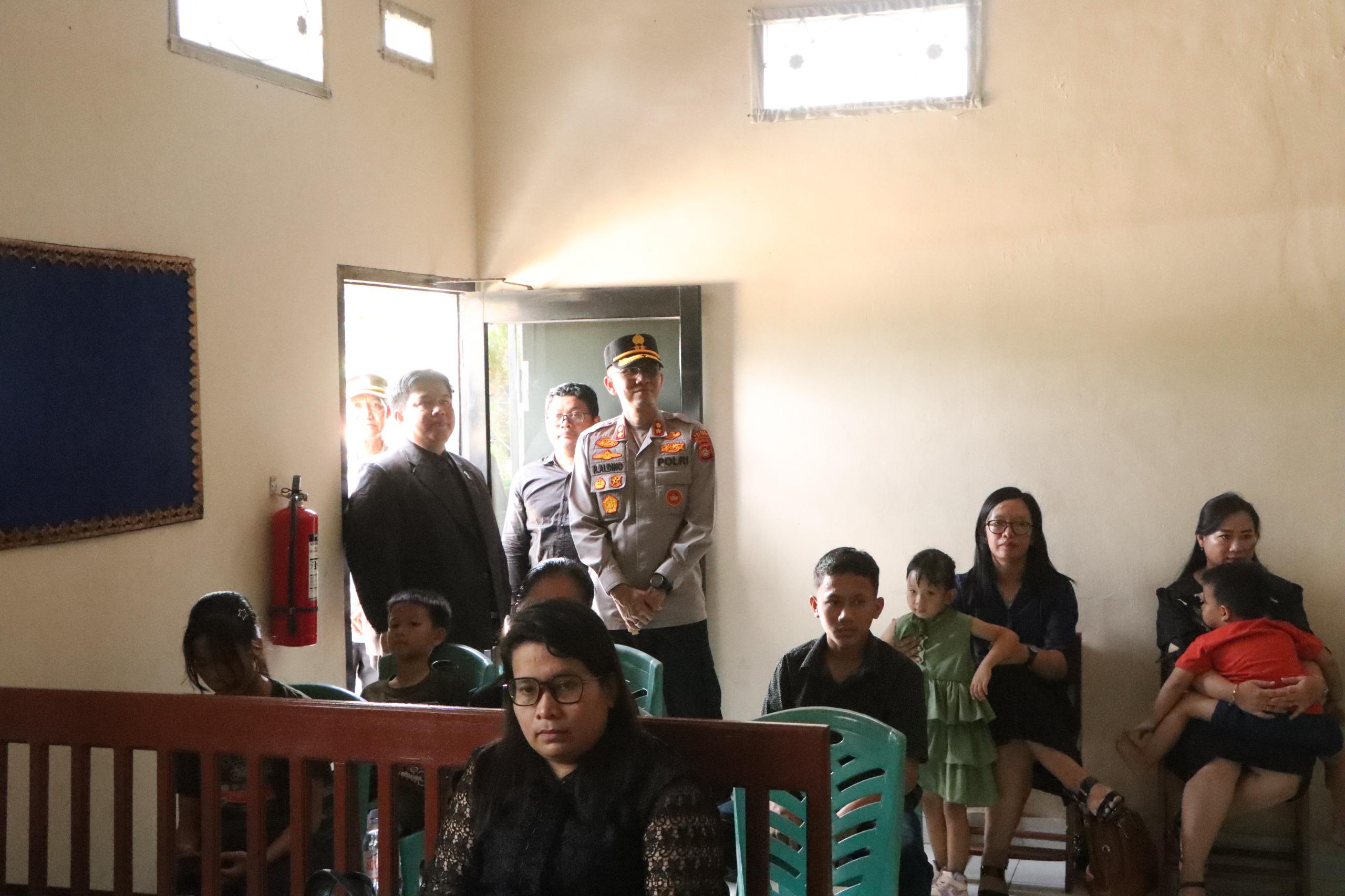 polres banyuasin gelar pengamanan ketat dan pengecekan gereja menjelang peringatan wafat isa almasih 8 IMG 20260403 WA0051