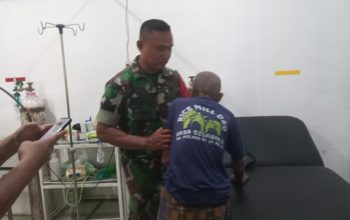 “GERCEP DAN PEDULI: Babinsa Tarub Selamatkan Lansia Tanpa Identitas yang Terjatuh di Jalan, Kemanusiaan di Atas Segalanya!”