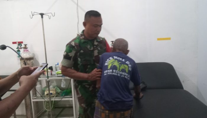 “GERCEP DAN PEDULI: Babinsa Tarub Selamatkan Lansia Tanpa Identitas yang Terjatuh di Jalan, Kemanusiaan di Atas Segalanya!”