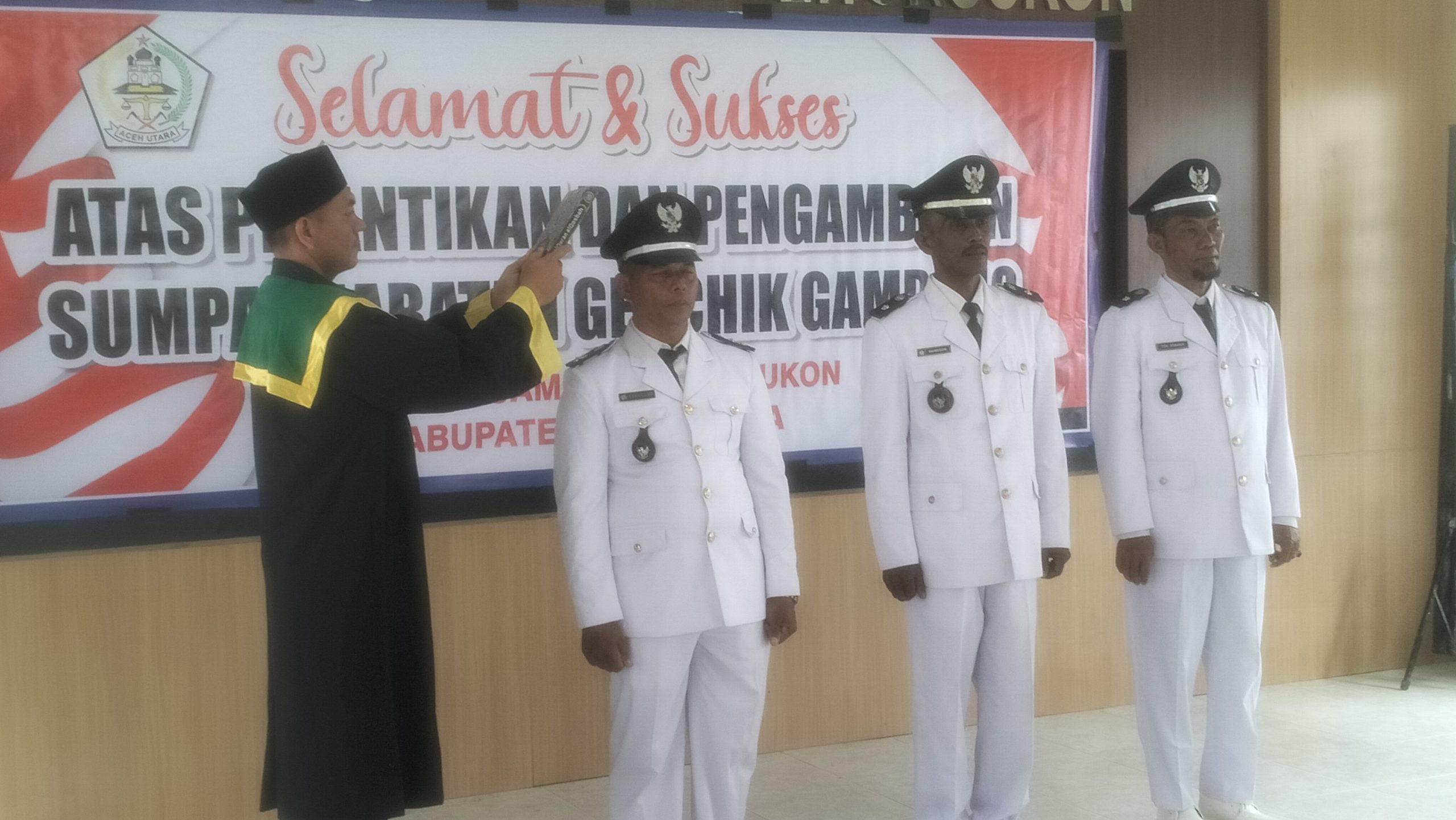 camat lhoksukon lantik geuchik baru, serta imum mukim 5 IMG20260410152031 scaled