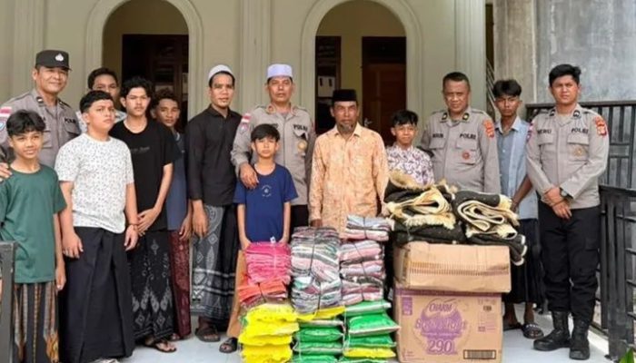 Wujud Kepedulian Terhadap Santri, Polres Aceh Utara Salurkan Bantuan ke Dayah