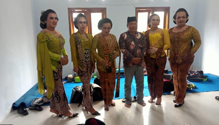 Sedekah bumi sekaligus uri uri budaya leluhur Desa sumber Nongko kecamatan ngusikan kabupaten Jombang .