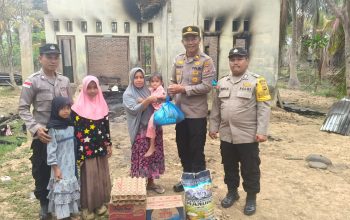 Kapolsek Baktiya Barat Salurkan Bantuan Sembako untuk Korban Kebakaran di Cot Laba