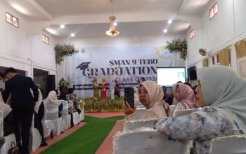 Semarak Graduation Siswa/i SMAN 9 Tebo Berdomisili Di Jalan Lawu Unit 8 Desa Suka Maju Kecamatan Rimbo Ulu Kabupaten Tebo