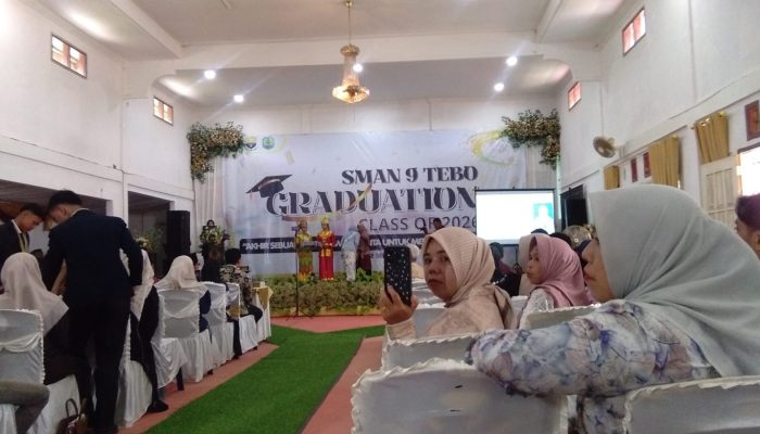 Semarak Graduation Siswa/i SMAN 9 Tebo Berdomisili Di Jalan Lawu Unit 8 Desa Suka Maju Kecamatan Rimbo Ulu Kabupaten Tebo