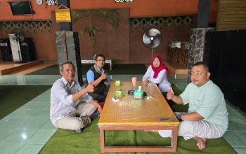 Dalam Suasana Akrab, Bapak Pardi Bahas Pengembangan PKBM Kabupaten Kediri