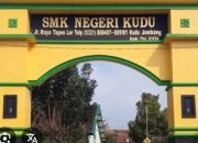 Wali Murid SMKN Kudu Jombang Desak Audit Biaya Seragam: Harga Jauh di Atas Pasaran, Kepemimpinan Ibu Erna Kusrini Dipertanyakan